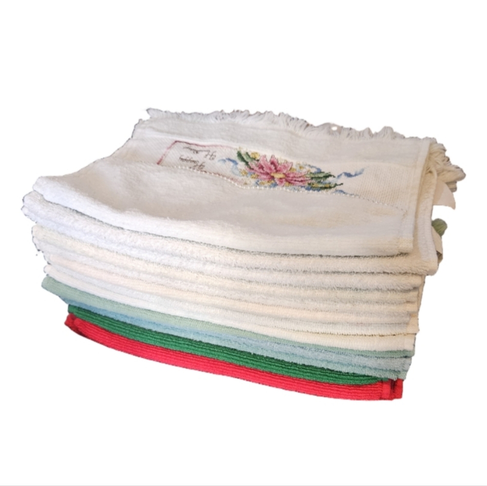15 Piece Holiday Hand Towel Bundle
